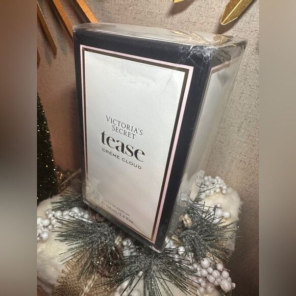 Victoria's Secret Tease Crème
Cloud - A Dream in Every Spritz - Picture 7 of 17